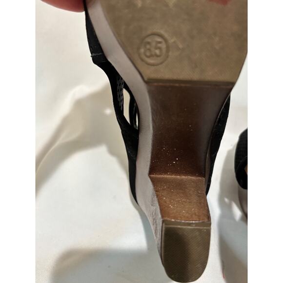 Report Womens Sz 8.5 Black Platform Chunky Ankle Heels fish net look Faux Suede - Picture 6 of 11